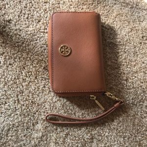 Tory Burch Robinson Zip Wallet